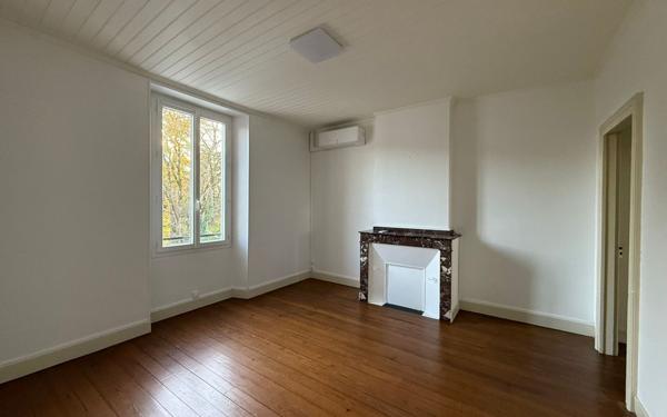 Maison à louer    3 pièces • 114 m2 Guitalens-L'Albarède