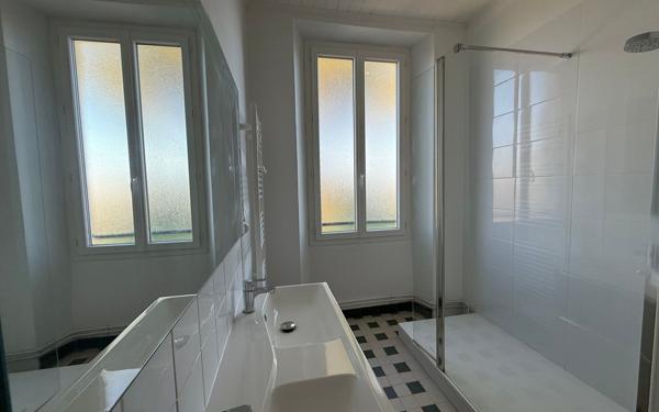 Maison à louer    3 pièces • 114 m2 Guitalens-L'Albarède