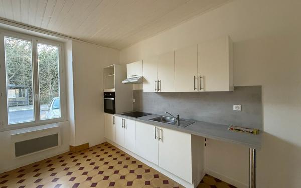 Maison à louer    3 pièces • 114 m2 Guitalens-L'Albarède