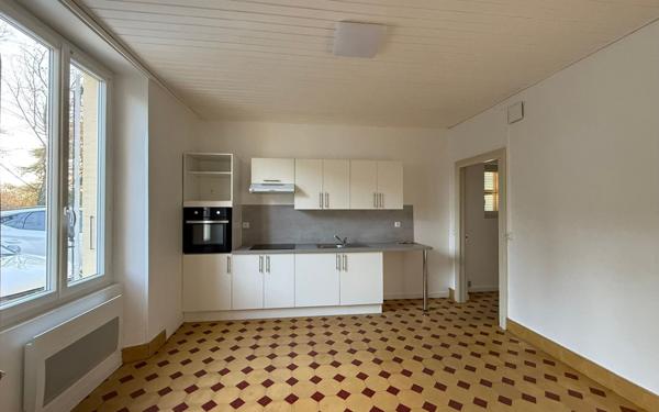 Maison à louer    3 pièces • 114 m2 Guitalens-L'Albarède