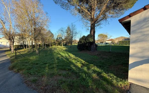 Maison à louer    3 pièces • 114 m2 Guitalens-L'Albarède