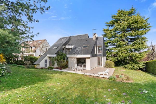 Maison Saint Germain En Laye 7 pièces 185 m2 €1 352 000 ** - Référence 17859