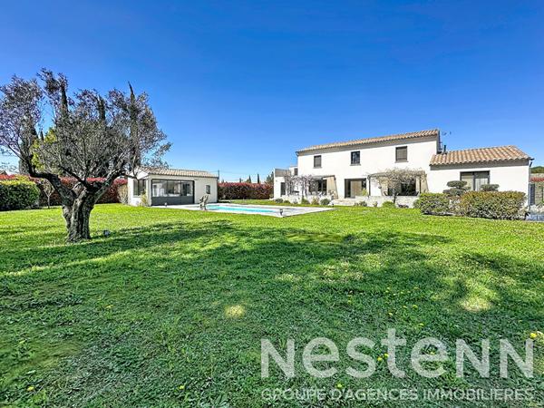 Maison familiale avec piscine et solarium à vendre à Saint-Martin-de-Crau ? Caphan, sans vis-à-vis