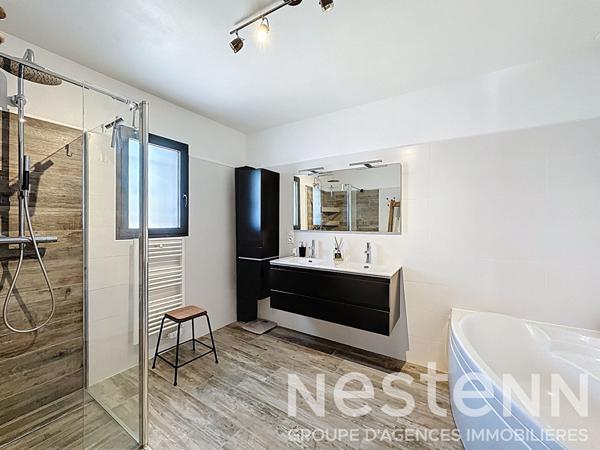 Maison familiale avec piscine et solarium à vendre à Saint-Martin-de-Crau ? Caphan, sans vis-à-vis