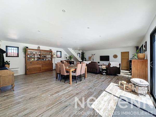 Maison familiale avec piscine et solarium à vendre à Saint-Martin-de-Crau ? Caphan, sans vis-à-vis