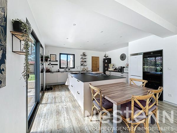 Maison familiale avec piscine et solarium à vendre à Saint-Martin-de-Crau ? Caphan, sans vis-à-vis