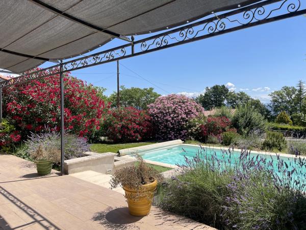 Belle villa d'Architecte - de nouveau à la vente