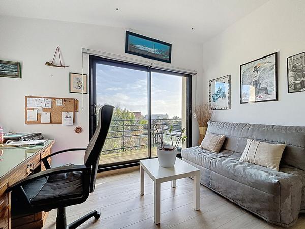 PLOUGONVELIN - Maison contemporaine 143m² sur 891m² de terrain paysagé