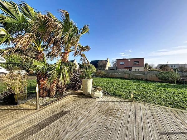 PLOUGONVELIN - Maison contemporaine 143m² sur 891m² de terrain paysagé