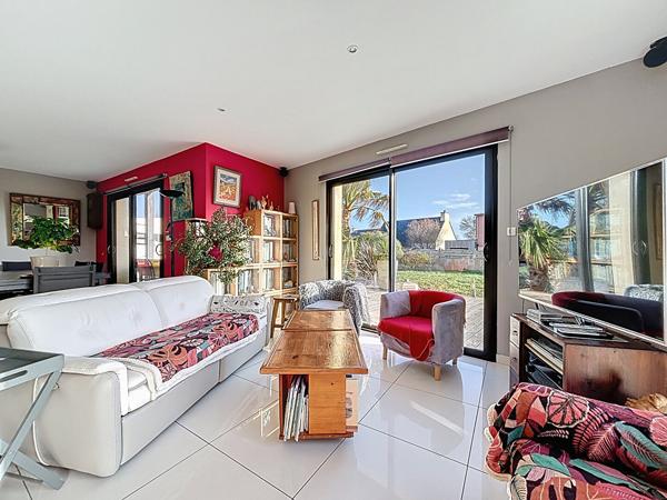 PLOUGONVELIN - Maison contemporaine 143m² sur 891m² de terrain paysagé