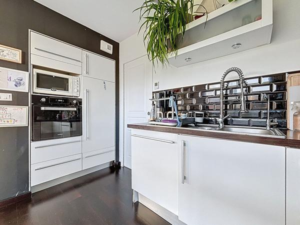 PLOUGONVELIN - Maison contemporaine 143m² sur 891m² de terrain paysagé