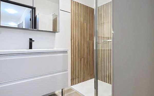 Appartement à vendre    3 pièces • 53 m2 Fréjus