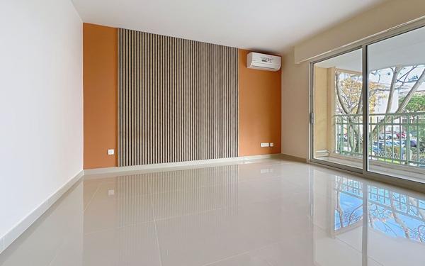 Appartement à vendre    3 pièces • 53 m2 Fréjus