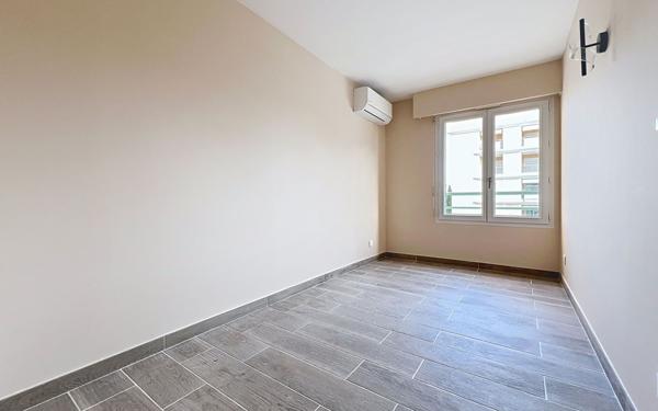 Appartement à vendre    3 pièces • 53 m2 Fréjus