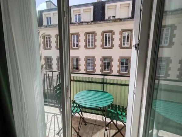 APPARTEMENT T3 MEUBLE AU CENTRE VILLE-LA2347