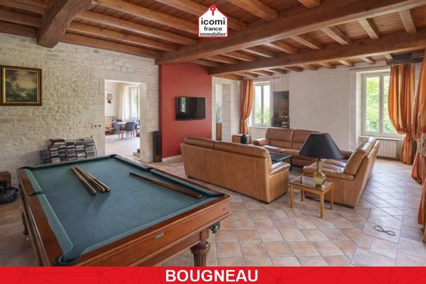 A VENDRE - PROPRIETE DE +800² SUR 1.5HA - AMENAGEMENT ACTUEL 1 DUPLEX ET 2 APT INVITES - CARRIERE - DEPENDANCE - AUTHENTICITE - CHARME - RARE