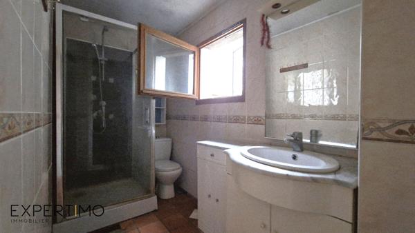 Sainte-Geneviève-des-Bois (91700) À VENDRE Sainte-Geneviève-des-Bois (91700) – Maison de plain-pied à rénover avec jardin et stationnement