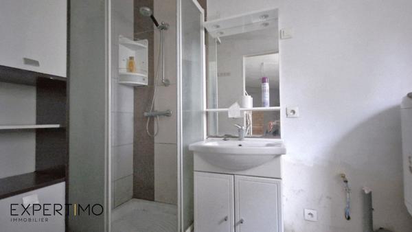 Sainte-Geneviève-des-Bois (91700) À VENDRE Sainte-Geneviève-des-Bois (91700) – Maison de plain-pied à rénover avec jardin et stationnement