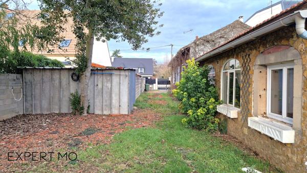 Sainte-Geneviève-des-Bois (91700) À VENDRE Sainte-Geneviève-des-Bois (91700) – Maison de plain-pied à rénover avec jardin et stationnement