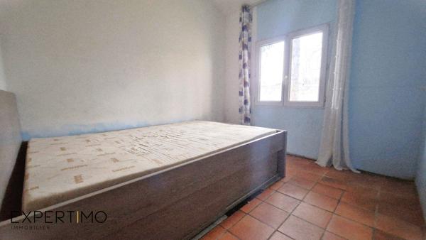 Sainte-Geneviève-des-Bois (91700) À VENDRE Sainte-Geneviève-des-Bois (91700) – Maison de plain-pied à rénover avec jardin et stationnement