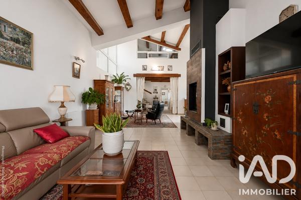 Maison à vendre 7 pièces 275 m² Carnoux-en-Provence