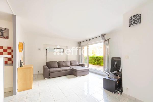 Appartement
         2 pièces
        - 60 m² 214 500 € *