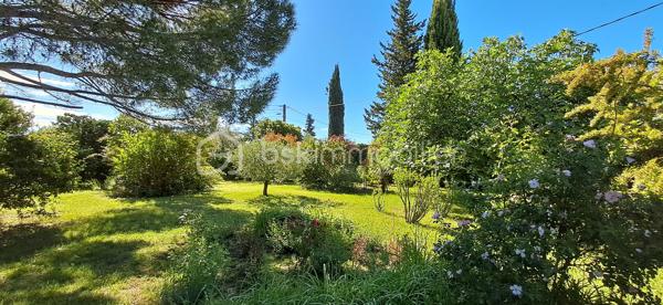 A moins de 5 km d'Alès, sur la croisée de la plaine languedocienne et des montagnes Cévenoles, Saint-Christol-Les-Alès (Gard) bénéficie de toutes les commodités dont vous avez besoin ! Découvrez ce chaleureux mas de 156 m² sur un terrain de 1500 m² entièrement clos et arboré, arrosage automatique par goutte à goutte, portail électrique. 2 garages 1 dans le bâti de la maison, l'autre sur le terrain (de plus, possibilité de garer des véhicules sur le terrain). La maison offre un cadre de vie cosy et fonctionnel avec ses 3 chambres au 1er étage (deux de 11 m² et une de 15 m²), 1 bureau, 1 cuisine séparée aménagée et équipée, 1 séjour, 1 grand salon de 32 m² avec cheminée pour des moments cocoonings. 1 pièce de rangement de 7 m², 1 salle d'eau, 1 WC séparé. Au Rez-de-chaussée, vous trouverez un coin cuisine avec séjour, 1 salon, 1 chambre et une salle d'eau avec WC. 1 cave faisant office de buanderie et de stockage. Vous serez charmés !