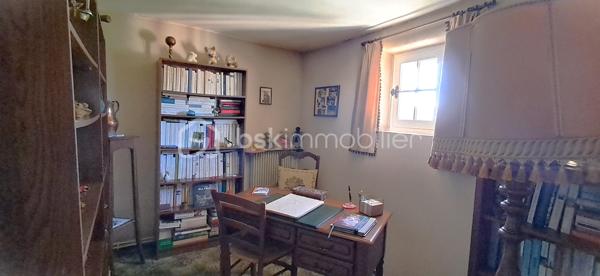 A moins de 5 km d'Alès, sur la croisée de la plaine languedocienne et des montagnes Cévenoles, Saint-Christol-Les-Alès (Gard) bénéficie de toutes les commodités dont vous avez besoin ! Découvrez ce chaleureux mas de 156 m² sur un terrain de 1500 m² entièrement clos et arboré, arrosage automatique par goutte à goutte, portail électrique. 2 garages 1 dans le bâti de la maison, l'autre sur le terrain (de plus, possibilité de garer des véhicules sur le terrain). La maison offre un cadre de vie cosy et fonctionnel avec ses 3 chambres au 1er étage (deux de 11 m² et une de 15 m²), 1 bureau, 1 cuisine séparée aménagée et équipée, 1 séjour, 1 grand salon de 32 m² avec cheminée pour des moments cocoonings. 1 pièce de rangement de 7 m², 1 salle d'eau, 1 WC séparé. Au Rez-de-chaussée, vous trouverez un coin cuisine avec séjour, 1 salon, 1 chambre et une salle d'eau avec WC. 1 cave faisant office de buanderie et de stockage. Vous serez charmés !