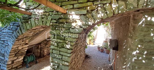 A moins de 5 km d'Alès, sur la croisée de la plaine languedocienne et des montagnes Cévenoles, Saint-Christol-Les-Alès (Gard) bénéficie de toutes les commodités dont vous avez besoin ! Découvrez ce chaleureux mas de 156 m² sur un terrain de 1500 m² entièrement clos et arboré, arrosage automatique par goutte à goutte, portail électrique. 2 garages 1 dans le bâti de la maison, l'autre sur le terrain (de plus, possibilité de garer des véhicules sur le terrain). La maison offre un cadre de vie cosy et fonctionnel avec ses 3 chambres au 1er étage (deux de 11 m² et une de 15 m²), 1 bureau, 1 cuisine séparée aménagée et équipée, 1 séjour, 1 grand salon de 32 m² avec cheminée pour des moments cocoonings. 1 pièce de rangement de 7 m², 1 salle d'eau, 1 WC séparé. Au Rez-de-chaussée, vous trouverez un coin cuisine avec séjour, 1 salon, 1 chambre et une salle d'eau avec WC. 1 cave faisant office de buanderie et de stockage. Vous serez charmés !