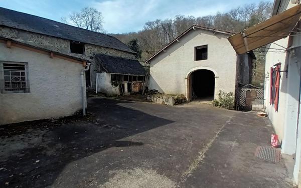 Maison à vendre    4 pièces •  Arbus