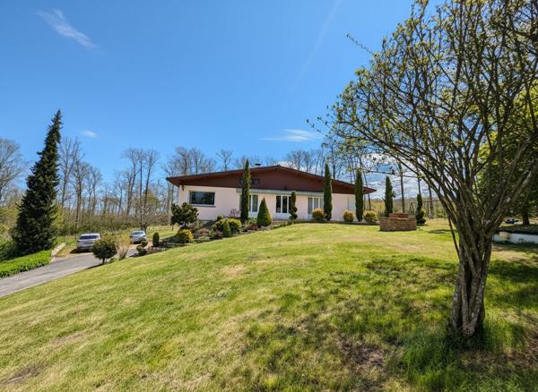 Maison d'architecte sur domaine "forestier" à Dourdan / 6 pièces / 140 m2 habitable (210 m² utile)