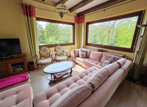 Maison d'architecte sur domaine "forestier" à Dourdan / 6 pièces / 140 m2 habitable (210 m² utile)