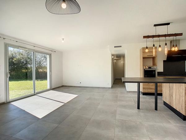 A louer SENDETS Maison contemporaine avec 3 chambres et un bureau sur terrain de 1568 m²