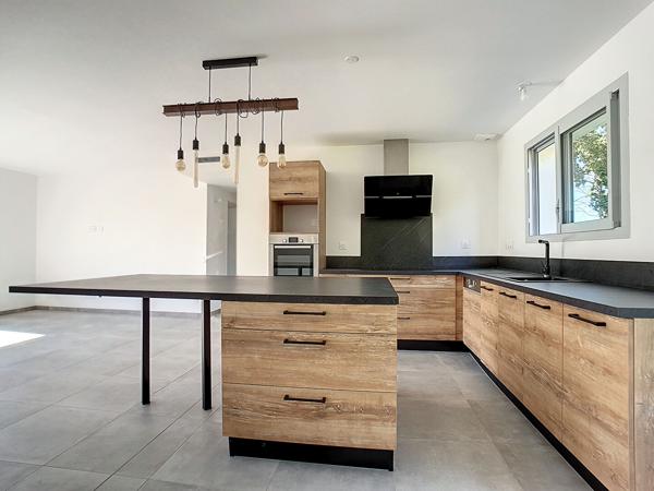 A louer SENDETS Maison contemporaine avec 3 chambres et un bureau sur terrain de 1568 m²