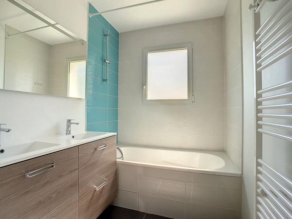 A louer SENDETS Maison contemporaine avec 3 chambres et un bureau sur terrain de 1568 m²