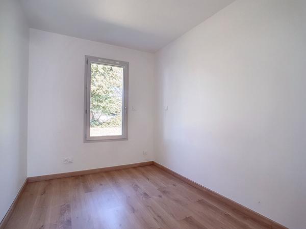 A louer SENDETS Maison contemporaine avec 3 chambres et un bureau sur terrain de 1568 m²