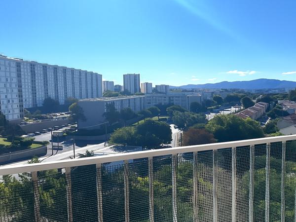 SAINT-JOSEPH - 13015 Appartement T3/4 avec deux balcons - Lumineux - stationnement libre