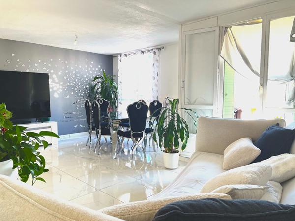 SAINT-JOSEPH - 13015 Appartement T3/4 avec deux balcons - Lumineux - stationnement libre