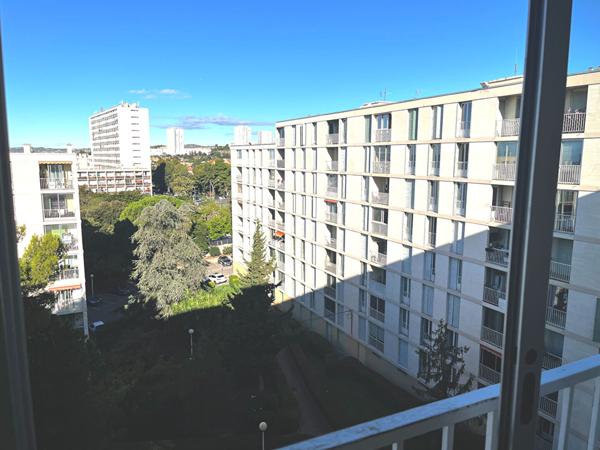 SAINT-JOSEPH - 13015 Appartement T3/4 avec deux balcons - Lumineux - stationnement libre