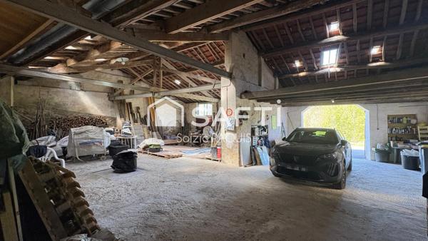Maison de caractère en pierre meulière avec des grandes dépendances !!
