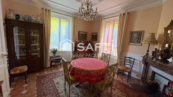 Maison de caractère en pierre meulière avec des grandes dépendances !!