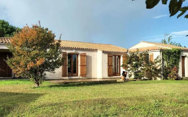 Pavillon familial avec grand jardin dans un village paisible