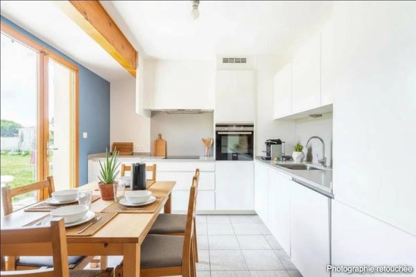 Pavillon familial avec grand jardin dans un village paisible