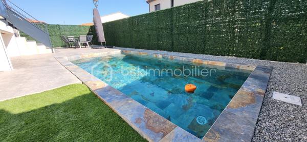 ✨ Villa contemporaine avec piscine – Cabestany
Magnifique villa contemporaine 3 faces, située au cœur d’un quartier résidentiel verdoyant et recherché de Cabestany, alliant architecture moderne, confort haut de gamme et technologies durables.

Implantée sur une parcelle de 285 m², cette maison développe 125 m² habitables, complétés par un garage de 15 m² entièrement plaqué et carrelé.

Dès l’entrée, vous serez séduit par une ambiance lumineuse et chaleureuse, portée par de beaux volumes et une exposition idéale.

🏡 Les prestations intérieures

Grande pièce de vie ouverte et conviviale

Cuisine moderne ouverte, pensée pour le quotidien et la réception

4 chambres, dont une suite parentale en rez-de-chaussée

2 WC

Villa aux normes RE2020

Climatisation gainable Air Zone

Décennale & dommage ouvrage

FRAIS DE NOTAIRE RENDUIT 

Exposition Sud – maison très lumineuse

🌿 À l’extérieur : un véritable espace détente

Piscine Bali 6 x 3 m, élégante et apaisante

Terrasse intime, idéale pour les moments de convivialité

Environnement calme et résidentiel, sans vis-à-vis oppressant

💫 Le mot de la fin

Une villa rare, harmonieuse et contemporaine, offrant douceur de vivre, lumière et sérénité, dans un cadre rassurant et qualitatif.

📞 Un véritable coup de cœur à découvrir sans tarder.
Contactez-moi pour plus d’informations ou organiser une visite.