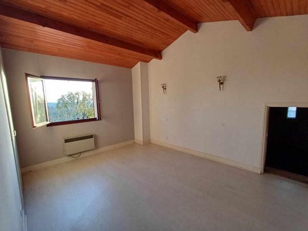 Charmante maison familiale d'environ 185 m² habitables et 80 m² de surface utile