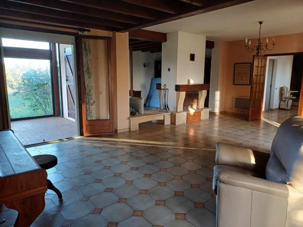 Charmante maison familiale d'environ 185 m² habitables et 80 m² de surface utile