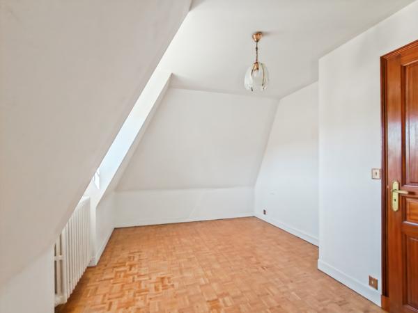Émerainville (77184) 77184 - EMERAINVILLE - MALNOUE - MAISON FAMILIALE INDIVIDUELLE - 100M² - 5 PIÈCES - RARE SUR LE SECTEUR - LUMI