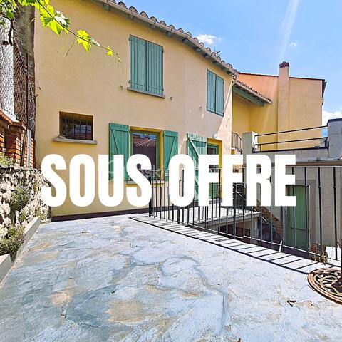 🏡Maison de village de caractère d'environ 150 m² entièrement rénovée, composée d'une cuisine semi-ouverte sur le séjour, de deux salons, d'une seconde cuisine, de 4 chambres, de 2 salles d'eau, de toilettes ainsi que d'une buanderie.

Son agencement original et ses différents espaces de vie lui confèrent un charme certain et un caractère atypique, offrant de nombreuses possibilités d'utilisation selon vos besoins. Vous bénéficierez également de 2 caves pour le stockage.
Côté extérieur, la maison dispose de 4 terrasses, une avec vue dégagée sur le Canigou ainsi qu'une semi-couverte.

 Maison de village qui allie le charme de l'ancien, des espaces de vie variés et des extérieurs agréables, dans un environnement de village recherché.

📞 Pour tout renseignement complémentaire ou pour organiser une visite, contactez-moi.