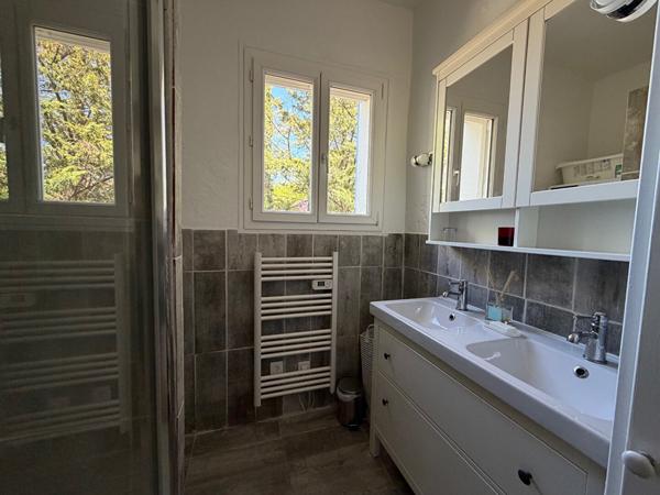 AIX EN PROVENCE -  A LOUER - MAGNIFIQUE T3 MEUBLE - RESIDENCE PISCINE