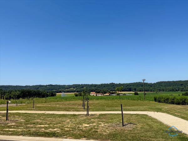 Dpt Gers (32), à vendre BERNEDE terrain constructible de 1335 m² viabilisé et borné, au calme